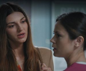 M jak miłość odc. 1887. Kasia (Paulina Lasota), laborantka Anka Sokołowska (Katarzyna Russ)