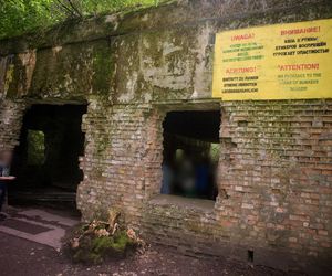 Tego się nikt nie spodziewał! Prokurator w Wilczym Szańcu na Mazurach. Fundacja mówi o wstrząsajacym odkryciu