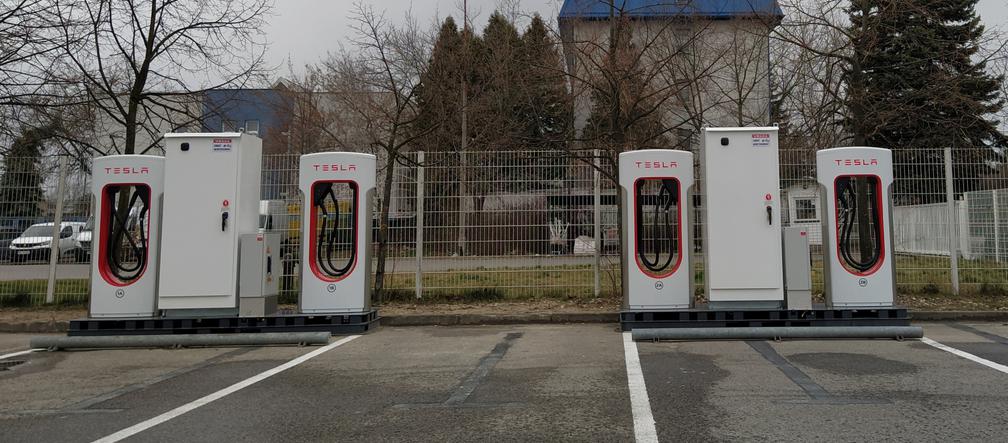 Tesla Supercharger - ładowarki aut elektrycznych stanęły Radomiu