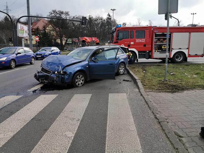 Wypadek na Placu Poznańskim. Jedna osoba trafiła do szpitala