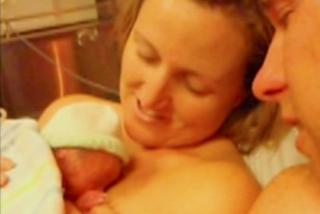 DOTYKIEM OŻYWIŁA SYNA