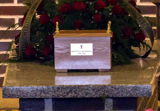 Pogrzeb żony Romana Kłosowskiego - urna z prochami