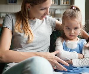 7 zdań, których dzieci nienawidzą słyszeć od swoich rodziców. Twoi też tak do ciebie mówili? 