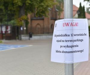 Rodzice puszczają dzieci na ulicę, bo… proboszcz wprowadził abonament za parking. Gdzie teraz mamy parkować?