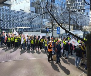 Protest hutników pod Węglokoksem w Katowicach. Co innego nam mówią, a co innego robią