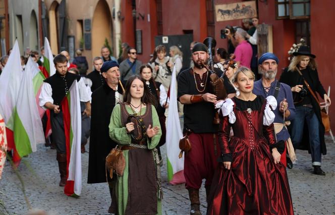 Korowód w ramach Międzynarodowego Festiwalu Renesansu w Lublinie