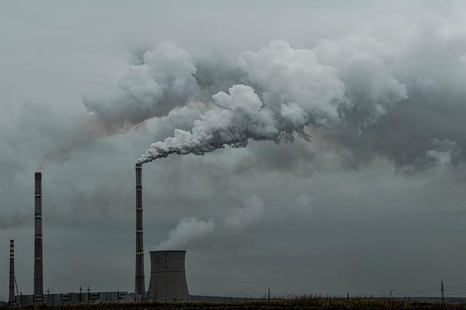 Specjalna kamera obserwować będzie dawną Hutę Katowice. Dąbrowa Górnicza chce wiedzieć co zakład wypuszcza do atmosfery 