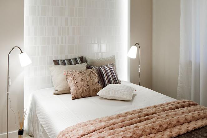 Projekt sypialni: minimalistyczna sypialnia w kolorach ziemi