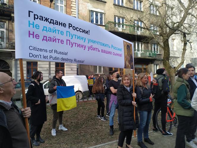 Protesty przed kosulatem rosyjskim w Krakowie