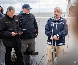 Tablica upamiętniająca Bohdana Sienkiewicza na Alei Żeglarzy w Gdyni