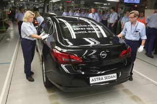 NOWY Opel Astra Sedan już ZJEŻDŻA z Gliwic - ZDJĘCIA