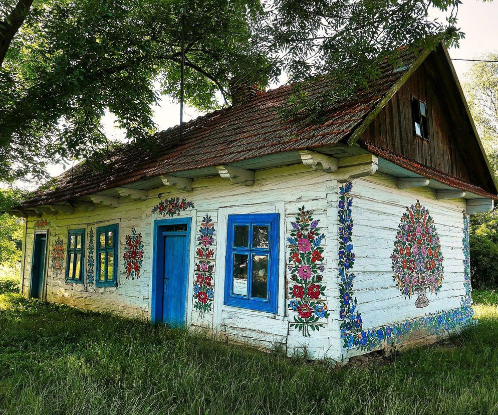 To najpiękniejsza wieś w Małopolsce według AI. Jej ozdobą się malowane domy