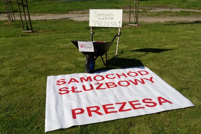 Kolejny protest przed siedzibą Tauronu w Katowicach. Zaostrza się spór pomiędzy związkowcami a całym sektorem energetycznym