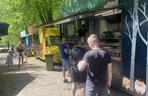 Festiwal Samków Food Trucków w Olsztynie 2024. Nad Ukielem można zjeść dania z całego świata [ZDJĘCIA]