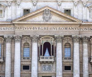 Z OSTATNIEJ CHWILI: Rozpoczęło się konklawe 2025 – kardynałowie złożyli przysięgę w Kaplicy Sykstyńskiej