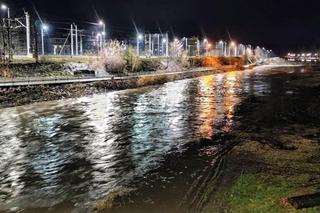 Alarm przeciwpowodziowy w powiecie kłodzkim. Rzeka wylała, są podtopienia 