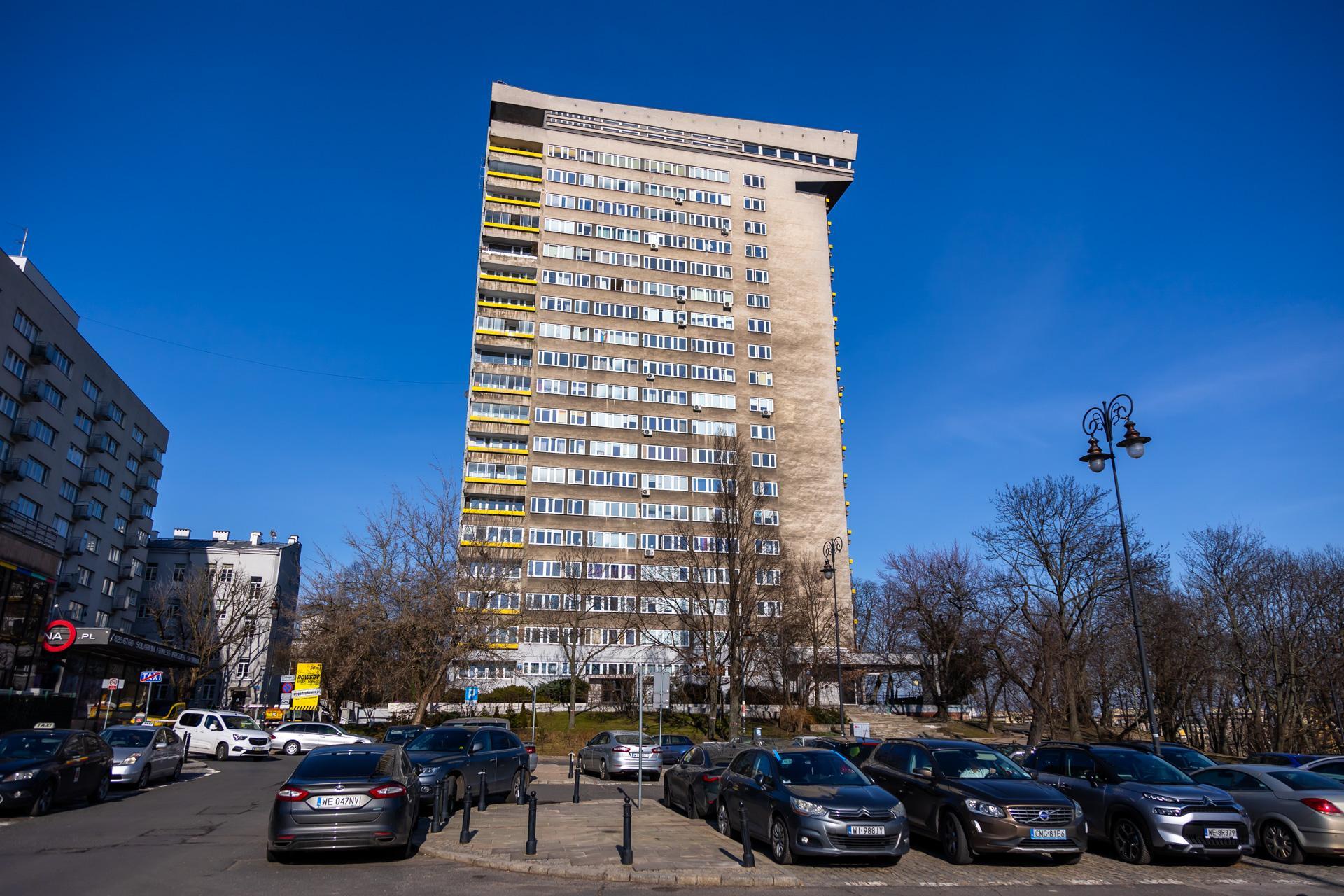 Młotek na Smolnej 8 w Warszawie. Zobacz zdjęcia symbolu luksusowych mieszkań w PRL-u