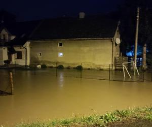 Nysa. Ratownicy WOPR i GOPR z całego kraju zjeżdżają do miasta. Dwugodzinne kolejki w sklepach