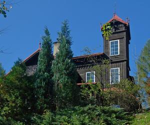 To jedna z najpiękniejszych willi w Małopolsce. Przed wojną było w niej kultowe sanatorium