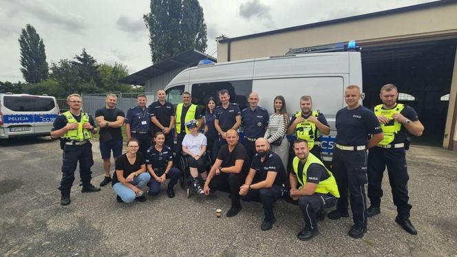 Grudziądz. Policjantka przez rok była w śpiączce, a teraz odwiedziła kolegów. Wzruszające spotkanie