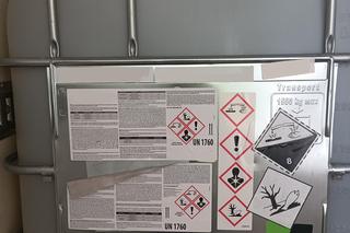 Ciężarówka z niebezpiecznym ładunkiem
