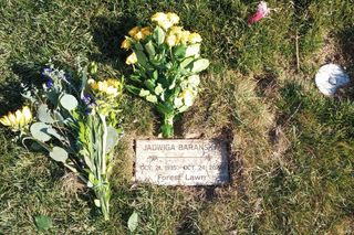 Jerzy Antczak na grobie Jadwigi Barańskiej