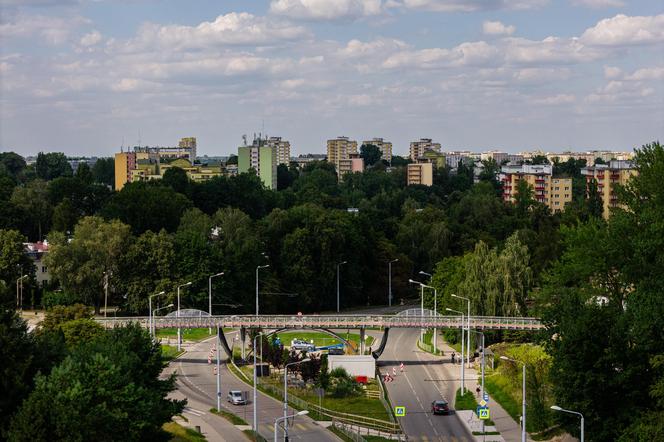 Montaż konstrukcji kładki na ul. Filaretów dobiega końca. Szykuje się zmiana organizacji ruchu