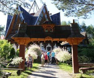 Góra tajemnic zachwyca turystów od wielu lat. Z Wrocławia dojedziemy tu w niecałą godzinę 