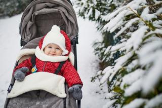 Zimowy spacer z niemowlęciem - 6 rad na udany zimowy spacer z niemowlakiem
