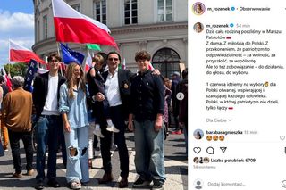 Rozenek w podartych spodniach na marszu