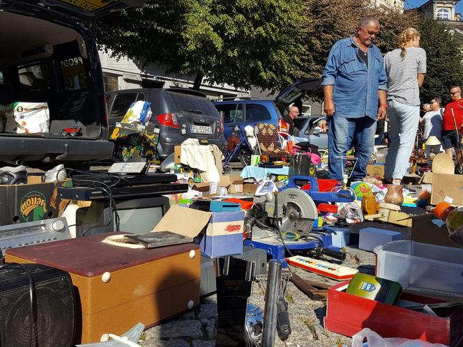 Mydło i powidło na "Rynku staroci" w Lesznie. Skarby z drugiej ręki 