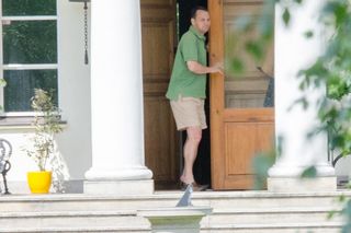 Tak mieszka Radosław Sikorski. W jego zabytkowym dworze w Chobielinie są nawet organy [GALERIA]