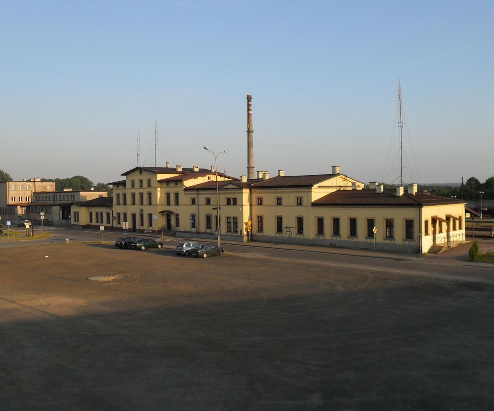 Pociąg pomknął na czerwonym świetle. Ten sam błąd na tej samej stacji kolejowej