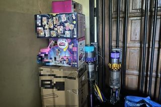 Okradła swojego pracodawcę na 1,5 miliona złotych. Kartą służbową kupowała drogą biżuterię i sprzęt RTV