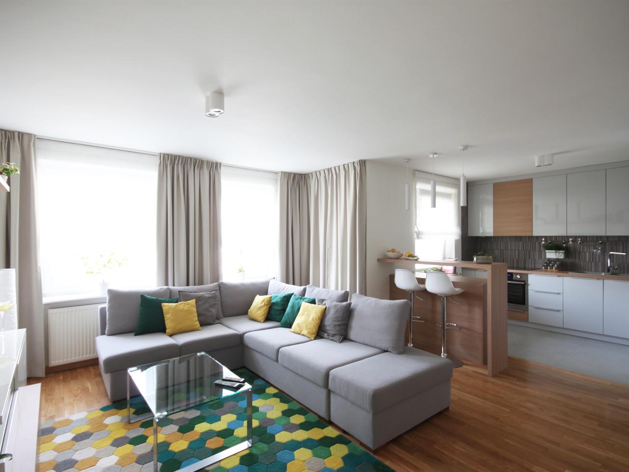 Pokój dzienny jako wielofunkcyjne wnętrze: wydzielamy strefy w salonie