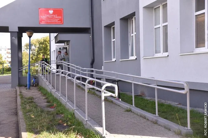 Bezpieczne warunki dla niepełnosprawnych dzieci. Bydgoszcz ma pieniądze na likwidacje barier w szkole integracyjnej [GALERIA]