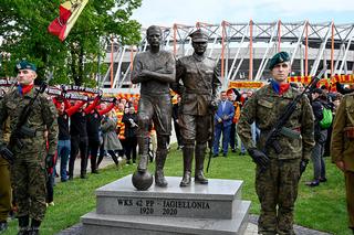 Przy stadionie odsłonięto pomnik żołnierzy 42. Pułku Piechoty