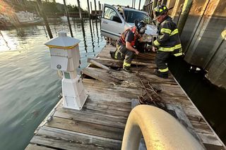 Pomylił gaz z hamulcem i zaparkował na molo