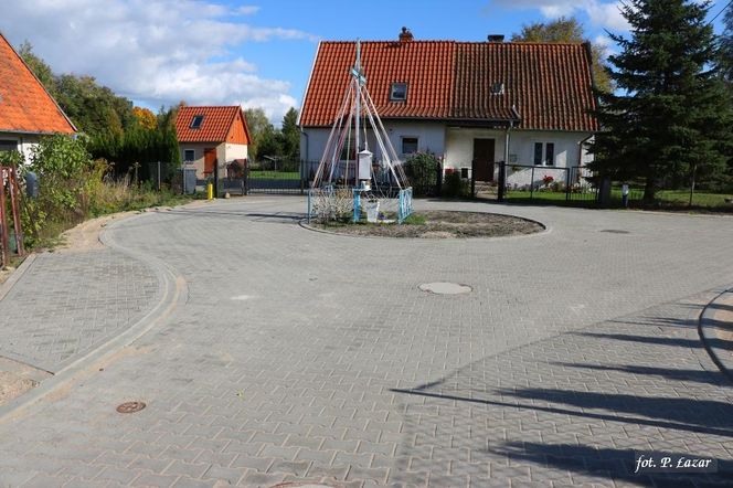 Nietypowe miasto w woj. warmińsko-mazurskim. Mieszka w nim mniej osób niż na wielu wsiach