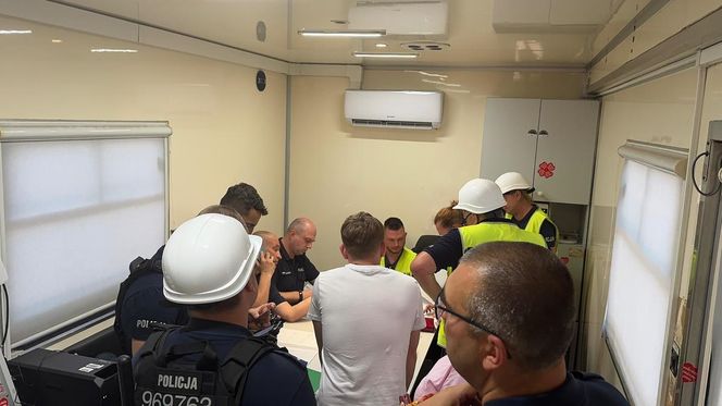 Tak wygląda w środku spalony blok w Ząbkach. Policja pokazała wszystko