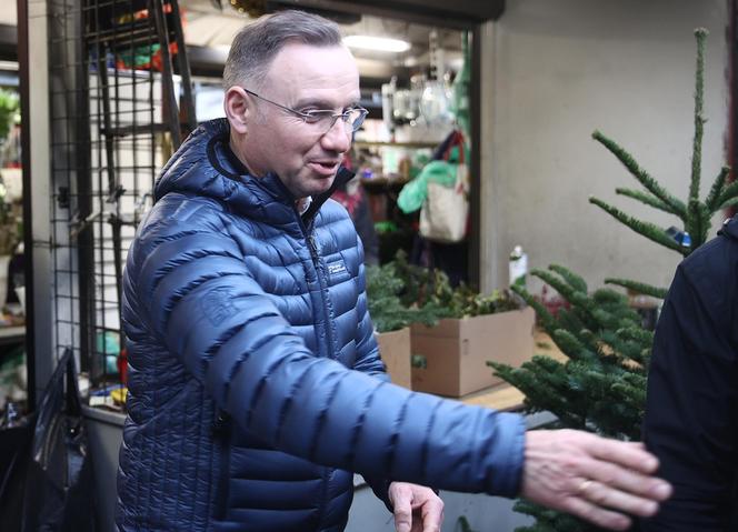 Prezydent Andrzej Duda podczas przedświątecznych zakupów na Nowym Kleparzu w Krakowie