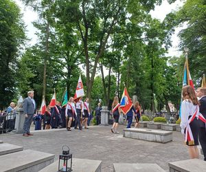 Pamięć o powstańcach żyje w Ostrzeszowie. Ulicami miasta przeszedł Marsz Pamięci [ZDJĘCIA]