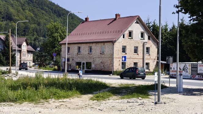 Stronie Śląskie niemal rok po powodzi. Jak wygląda dziś miejsce, gdzie pękła tama? 