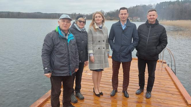 Tomaszkowo. Nowy pomost nad jeziorem Wulpińskim już gotowy! [ZDJĘCIA]