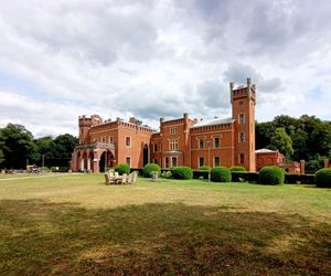 Ten pałac w woj. warmińsko-mazurskim wygląda jak z bajki. Powstał w XIX wieku