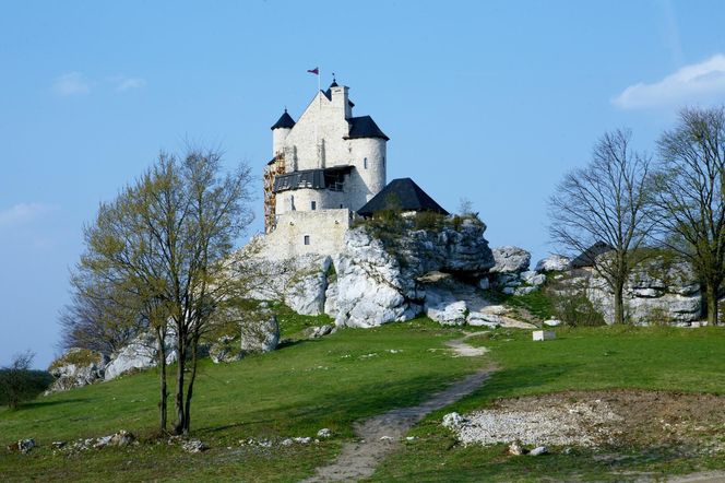 Ten zamek to prawdziwa perła na Szlaku Orlich Gniazd. Jego wnętrza rozbudzają wyobraźnię!