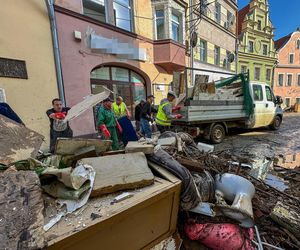  Powódź w Kłodzku. Ołtarze pływały w kilku metrowej wodzie. Ta powódź była najgorsza