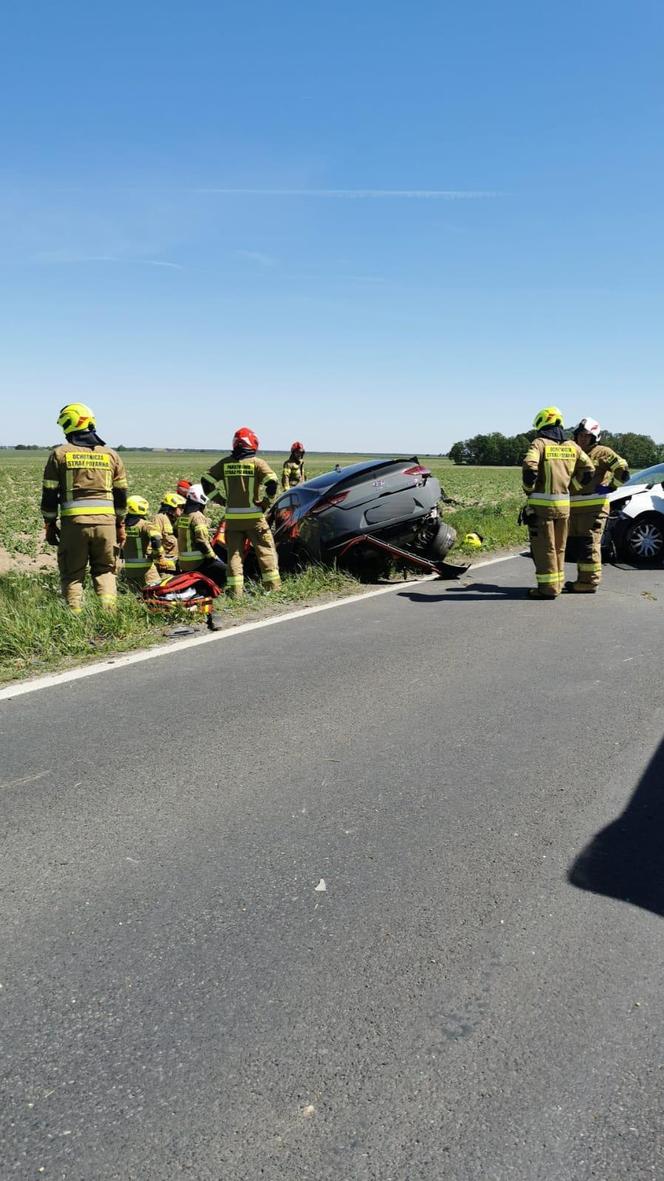 Silnik wypadł do rowu, koła oderwane