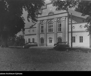 Horyniec - Zdrój, województwo lwowskie. Budynek teatru dworskiego