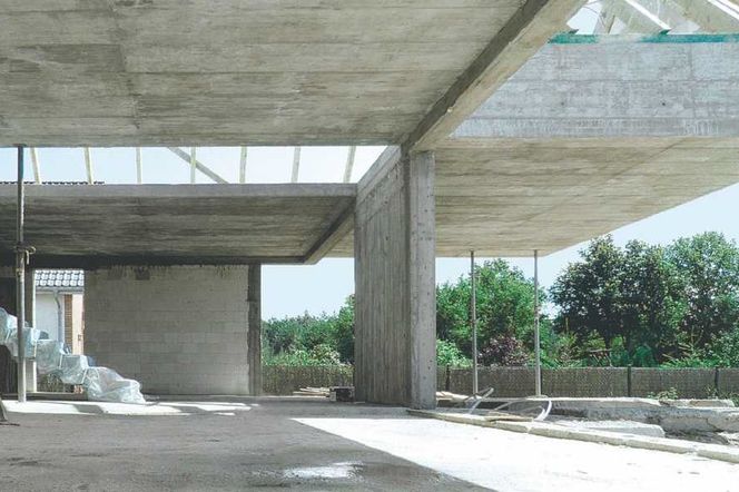 Betonowa konstrukcja budynku